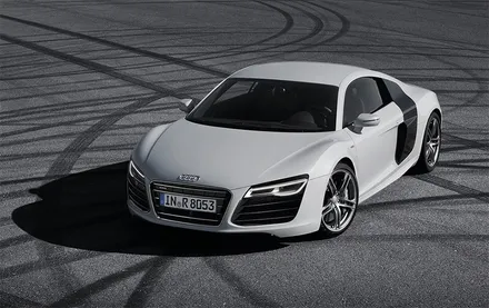 아우디 R8 V10 플러스 쿠페 2015년식▶ 사운드업 헤드켑과 비위드 RT-1 블루투스를 장착하여 최고의 인풋음질 실현하기. / 서울 마포구 신수동