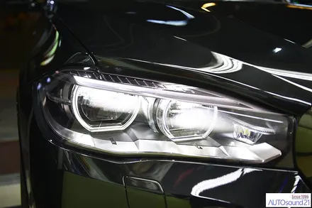 BMW X5 M 4.4 2018년식▶ 하이브리드 파워켑 30F 장착으로 순정 앰프를 200프로 활용하고, 차량 전체의 전압 안정화로 달라진 차량을 느껴보세요. / 서울 마포구 신수동