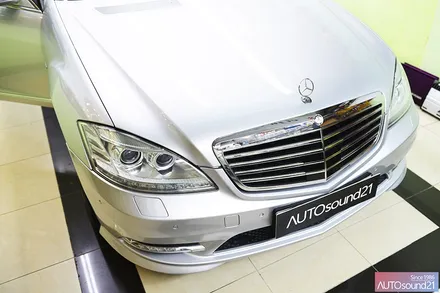 벤츠 S350 2011년식▶ 직렬 AUX를 이용하여, 하이파이 음질전용 블루투스 리시버와 사운드업 헤드켑 장착합니다. / 서울 마포구 신수동