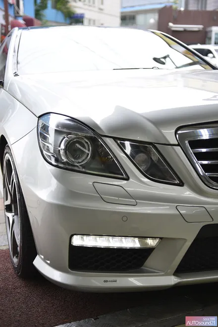벤츠 E63 AMG 2010년식▶ 음질 최강 블루투스와 SOUND UP헤드켑 + 4K 블랙박스 작업. / 서울 마포구 신수동