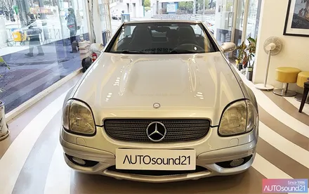 벤츠 SLK 32 AMG(R170) 2007년식▶ 클래식 1딘 테이프 헤드유닛도 개조하여 고음질 블루투스를 매립 설치 합니다. / 서울 마포구 신수동