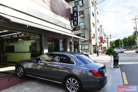 벤츠 C클래스 C 350e 2019년식▶ 다인오디오 Surpax M17F 벤츠 전용 스피커 장착 + 사운드업 헤드켑 장착 / 서울 마포구 신수동