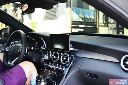 벤츠 C클래스 C 350e 2019년식▶ 다인오디오 Surpax M17F 벤츠 전용 스피커 장착 + 사운드업 헤드켑 장착 / 서울 마포구 신수동