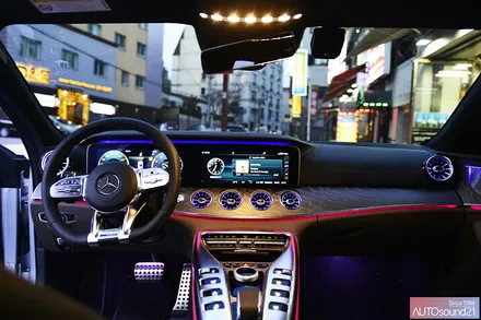벤츠 AMG GT 43 2020년식▶ 100% 핸드메이드, 200% 만족하는 DATASAT 스피커를 장착하여 들을 수 없었던 스테이지감을 느끼세요. / 서울 마포구 신수동