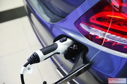 벤츠 C클래스 C 350e 2019년식▶ 다인오디오 Surpax M17F 벤츠 전용 스피커 장착 + 사운드업 헤드켑 장착 / 서울 마포구 신수동