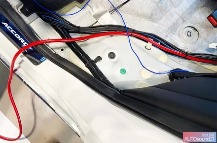 혼다 어코드 2018년식 ▶ 2,300W 의 전력을 소비하는 시스템에 약 800W MAX의 4게이지 전원 케이블을 설치해놨다? / 서울 마포구 신수동