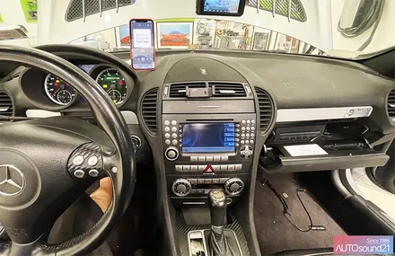 벤츠 SLK 55 AMG 2005년식▶ 접촉 불량이 생긴 오디오의 AUX를 재생성하고 WTX-700 블루투스로 최고 음질을 입력합니다. / 서울 마포구 신수동