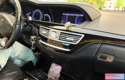 벤츠 S500 W221 2013년식▶ 고급 DAC를 사용하는 블루투스 리시버를 장착하여, 구형 차량도 고음질 블루투스 음악을 청취하세요. / 서울 마포구 신수동
