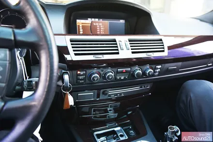 BMW 750Li 2008년식▶ 오디오가 나오지 않는다면 커맨드, 헤드유닛, 앰프 전체적인 점검 후 수리하세요. / 서울 마포구 신수동