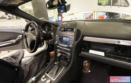 벤츠 SLK 55 AMG 2005년식▶ 접촉 불량이 생긴 오디오의 AUX를 재생성하고 WTX-700 블루투스로 최고 음질을 입력합니다. / 서울 마포구 신수동