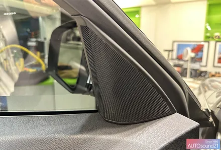 벤츠 C63 AMG 2009년식▶ 프론트 2웨이 스피커를 소닉디자인의 단단한 사운드로 업그레이드 합니다. / 서울 마포구