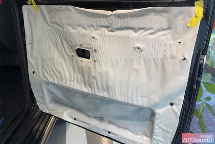 벤츠 지바겐 G320 2000년식▶ 헬릭스 V8 DSP를 기준으로 포칼 스피커와 글라덴 모스코니 서브우퍼를 장착합니다. / 서울 마포구 신수동
