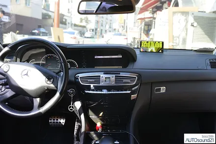 벤츠 CL63 AMG 2008년식▶ 옥스가 없는 차량에 옥스를 생성하고 음질전용 블루투스를 장착합니다. / 서울 마포구 신수동