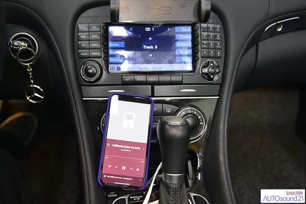 벤츠 SL55 AMG 2007년식▶ 순정 모습 그대로 최신 블루투스를 청취하고, 사운드업 헤드켑으로 순정 오디오의 달라진 능력을 느껴보세요. / 서울 마포구 신수동