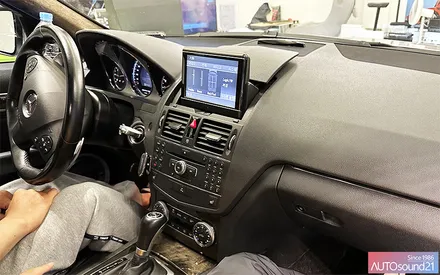 벤츠 C63 AMG 2009년식▶ 프론트 2웨이 스피커를 소닉디자인의 단단한 사운드로 업그레이드 합니다. / 서울 마포구