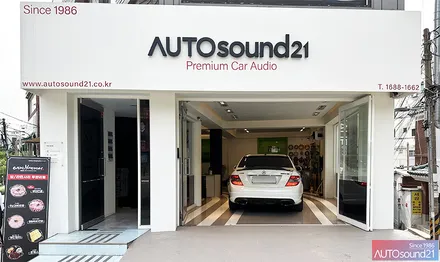 벤츠 C클래스 C63 AMG 2009년식▶ 사제 카플레이 탈거, 헤드유닛에 직렬 외부 입력 생성 후 블루투스 리시버를 장착합니다. / 서울 마포구