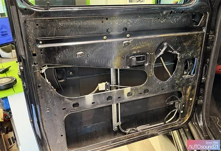 벤츠 지바겐 G320 2000년식▶ 헬릭스 V8 DSP를 기준으로 포칼 스피커와 글라덴 모스코니 서브우퍼를 장착합니다. / 서울 마포구 신수동
