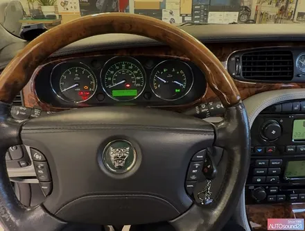 재규어 XJ 2004년식▶ 순정 모습 그대로, 고음질 WTX-700 블루투스 + 하이브리드 파워켑 8F / 서울 마포구 신수동