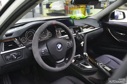 BMW 3시리즈 2013년식▶ 트위터가 없는 A필러에 트위터를 장착하여 들어보지 못했던 와이드한 스테이지감을 느껴보세요. / 서울 마포구 신수동