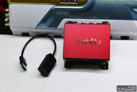 포르쉐 파나메라 4S 2011년식▶ USB to AUX 제품으로 옥스를 생성한 뒤 어빌리티 음질전용 블루투스를 장착합니다. / 서울 마포구 신수동