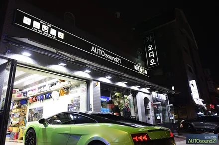 람보르기니 가야르도 2010년식 =>  음질전용 블루투스와 헤드켑 장착으로 힘있고, 다이나밐한 사운드로 스마트폰 음악듣기. / 서울 마포구 신수동