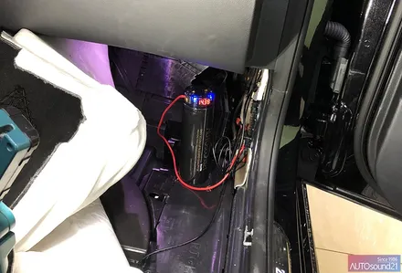 벤츠 E클래스 E350 2020년식▶ USB포트를 3.5mm로 바꿔주는 옥스 생성기 + 음질전용 블루투스 + 헤드켑 작업. / 서울 마포구 신수동