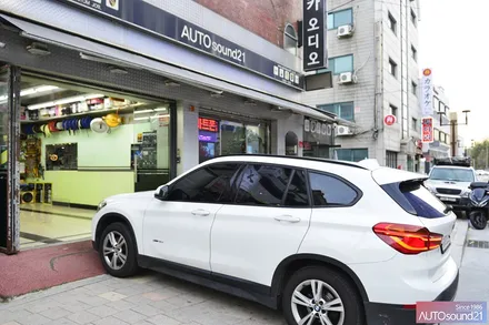 BMW X1 2016년식▶ 차량의 전기적 성능의 업그레이드를 위해 사운드업 헤드켑을 장착합니다. / 서울 마포구 신수동