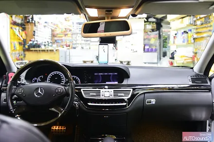 벤츠 S350 2011년식▶ 직렬 AUX를 이용하여, 하이파이 음질전용 블루투스 리시버와 사운드업 헤드켑 장착합니다. / 서울 마포구 신수동