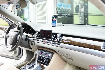아우디 S8 2007년식▶ Optical 포트로 옥스를 생성 + 음질전용 블루투스 + 최고품질의 사운드업 헤드켑 작업. / 서울 마포구 신수동