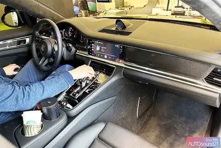 포르쉐 파나메라 GTS 2023년식▶ 하이브리드 파워켑 30F + 사운드업 헤드켑 장착하여 차량의 전류 흐름, 전압 안정성 확보합니다. / 서울 마포구