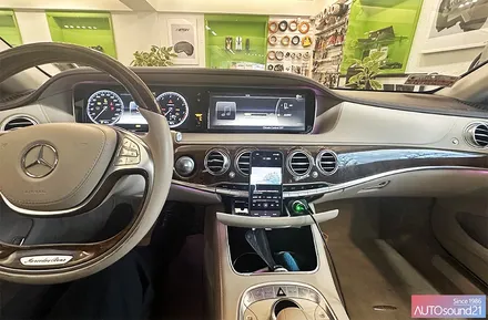 벤츠 S클래스 S550 2014년식▶ USB 포트만 있는 차량에 AUX를 생성하여 고음질 블루투스 리시버 + 헤드켑 장착합니다. / 서울 마포구