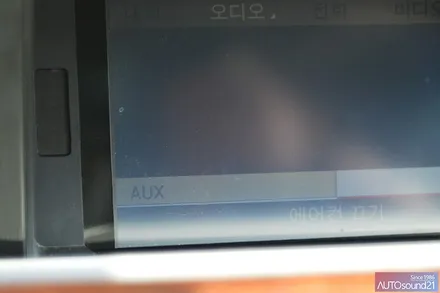벤츠 S클래스 2011년식▶ 옥스 개조 및 음질전용 블루투스와 사운드업 헤드켑 작업. / 서울 마포구 신수동