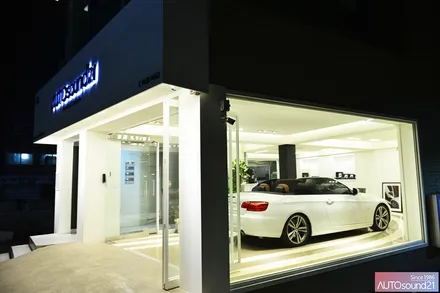BMW 335i 컨버터블 2010년식▶ 홈용에서 사용하는 최고음질 블루투스를 차량에 장착합니다. 음질전용 블루투스와 헤드켑 작업. / 서울 마포구 신수동