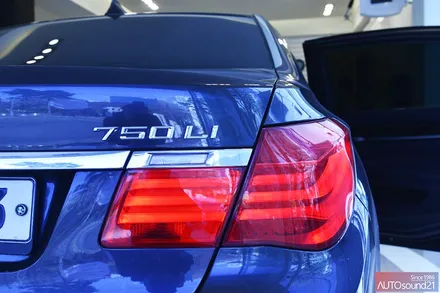 BMW 7시리즈 750Li 2009년식▶ 하이브리드 파워켑 8F 을 장착하여 차량 전반의 전기적 성능을 업그레이드 합니다. / 서울 마포구 신수동