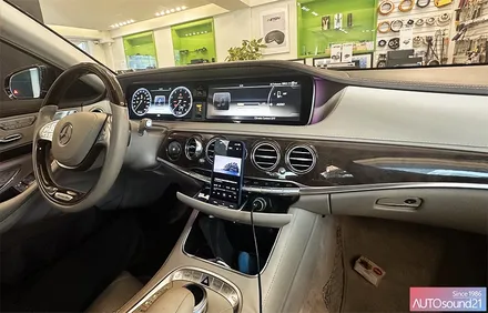 벤츠 S클래스 S550 2014년식▶ USB 포트만 있는 차량에 AUX를 생성하여 고음질 블루투스 리시버 + 헤드켑 장착합니다. / 서울 마포구