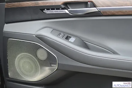 제네시스 G90 2019년식▶ AUX 가 없는 차량에 USB to AUX 제품을 이용하여 3.5mm 이어폰 외부입력을 사용하세요. / 서울 마포구 신수동