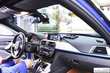 BMW 3시리즈 320i 2017년식▶ 사운드업 헤드켑과 DATASAT D2T 최고급 트위터를 장착하여 고음역대의 사운드를 업그레이드. / 서울 마포구 신수동
