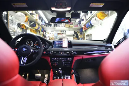 BMW X5 M 4.4 2018년식▶ 하이브리드 파워켑 30F 장착과 더불어 어빌리티 블루투스를 장착하여 최상의 원음구현력을 만듭니다. / 서울 마포구 신수동