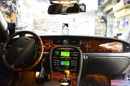 재규어 XJ8 2003년식▶ 프론트스피커 포칼 세트 교체에 이어, 리어채널도 포칼 스피커로 교체합니다. / 서울 마포구 신수동