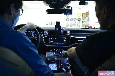 아우디 A7 2021년식▶ USB to AUX 제품으로 직렬 음악청취, 하이브리드 파워켑 장착으로 전원 안정성 업그레이드 / 서울 마포구 신수동