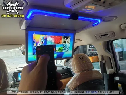 신형카니발 천정모니터