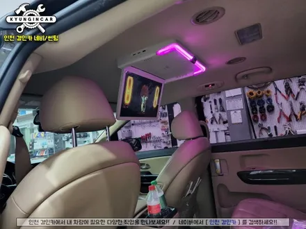 인천 올뉴카니발 천정모니터 비클시네마 VC-173ST 레인보우 17.3인치모델 설치