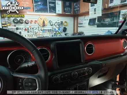 Jeep 루비콘 올뉴글래디에디터 M2C-8800 카블릿 와이드 안드로이드 모니터 장착!!