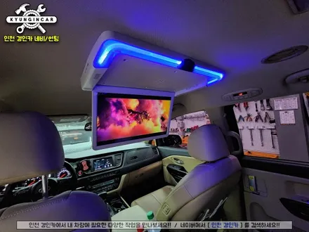 인천 올뉴카니발 천정모니터 비클시네마 VC-173ST 레인보우 17.3인치모델 설치