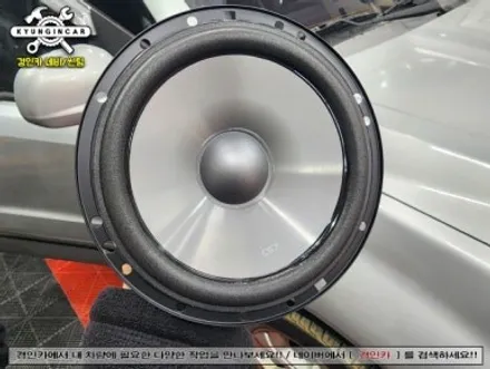 코란도스포츠 카나로 X-plus 안드로이드 올인원과 JBL CS760C 스피커 장착했어요.