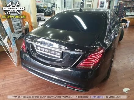 벤츠 S63 차량에 아크로폴리스 T-125 안드로이드 리어모니터 장착