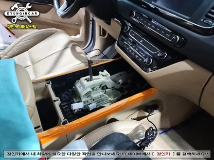 더뉴카니발 천정모니터 비클시네마 VC173ST 자동차 천장티비 시공장착