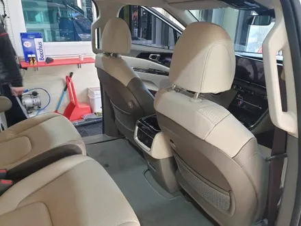 신형 카니발KA4 순정스타일 안드로이드 리어모니터 Q125 장착했어요.