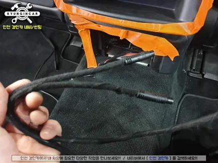 벤츠 S63 차량에 아크로폴리스 T-125 안드로이드 리어모니터 장착