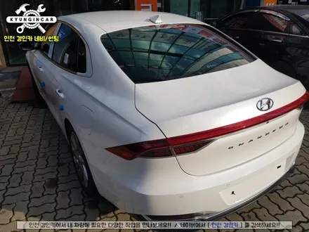 신차 더뉴그랜저 레인보우 V90필름 전체 썬팅시공 했어요.